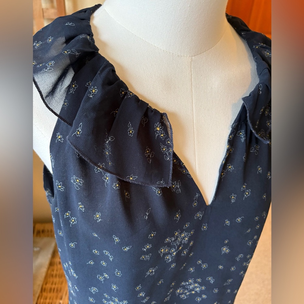 CAbi Ever Top M3984 Navy Floral Sleeveless Halter-Style Top w Ruffled Neckline - Picture 8 of 12